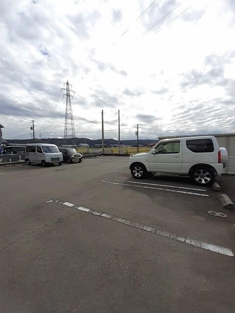 カーサ　ユリシーズ（102） 駐車場