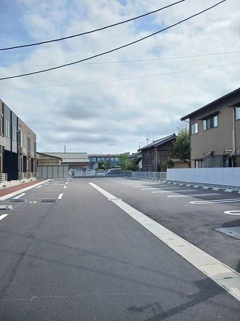 ラーゴム　Ⅱ（205） 駐車場