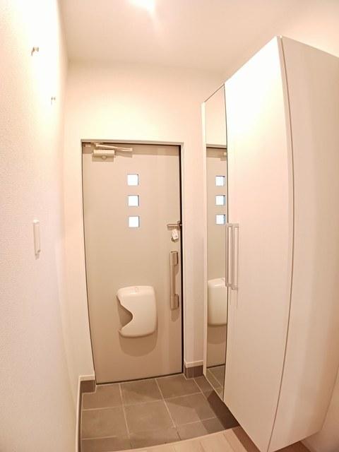 ラーゴム　Ⅰ（104） 玄関