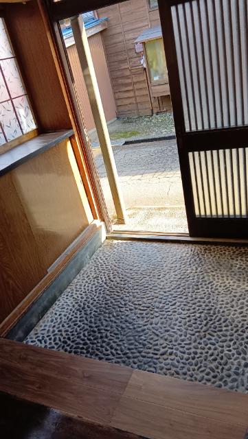 三条市三竹一戸建 玄関