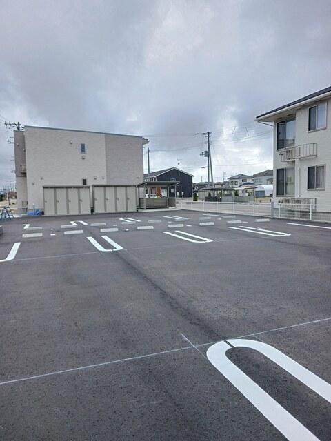 モデルノ　プラシード（202） 駐車場