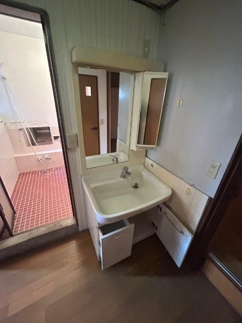 三条市旭町一戸建 洗面