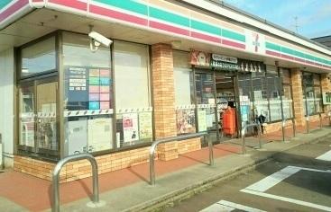 セブンイレブン三条下須頃店：300m