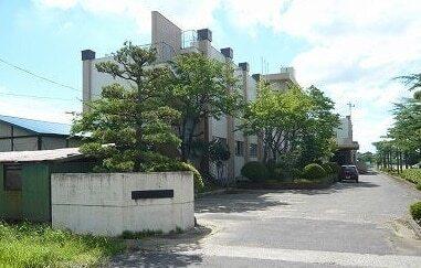 須頃小学校：700m