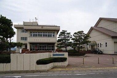 上林小学校：900m