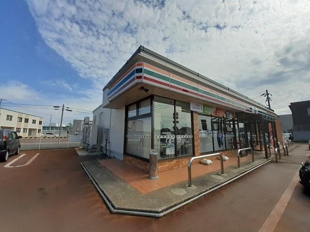 セブンイレブン燕南7丁目店：550m
