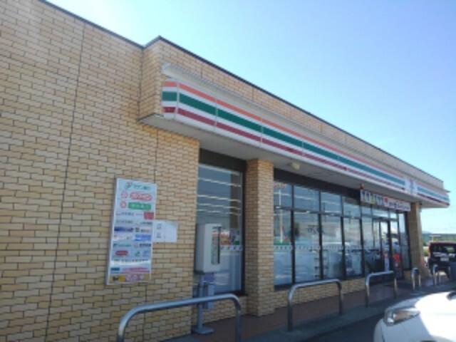 セブンイレブン燕水道町店：710m