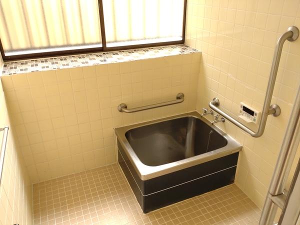 三条市四日町　中古戸建 バス／シャワー