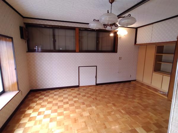 三条市四日町　中古戸建 リビング