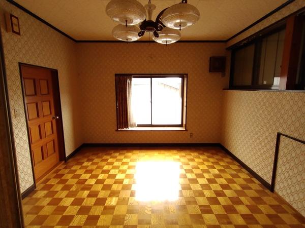 三条市四日町　中古戸建 リビング