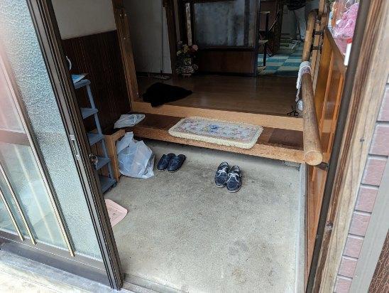 三条市荒町一丁目　中古戸建 玄関