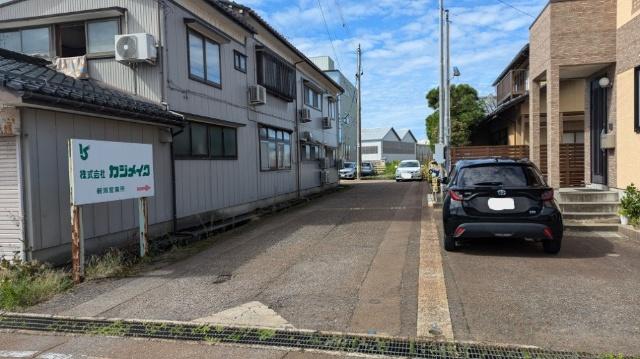投資用　三条市林町売り事務所 前面道路含む現地写真