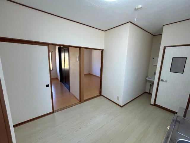 三条市一ノ門二丁目　売店舗付共同住宅 リビング