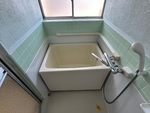 三条市一ノ門二丁目　売店舗付共同住宅 バス／シャワー