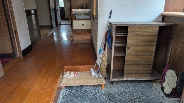 三条市石上二丁目　中古戸建 玄関