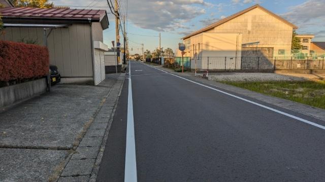 三条市栗林　売り倉庫事務所兼居宅 前面道路含む現地写真