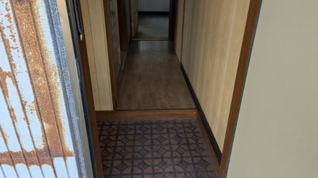 三条市栗林　売り倉庫事務所兼居宅 玄関