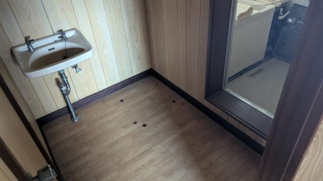 三条市栗林　売り倉庫事務所兼居宅 洗面