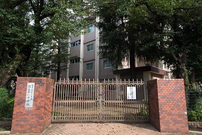 国立市立国立第一中学校：842m