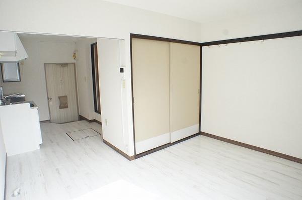 クレスト国立（106） 室内