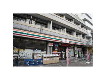 ファミリーマート国立中一丁目店：369m