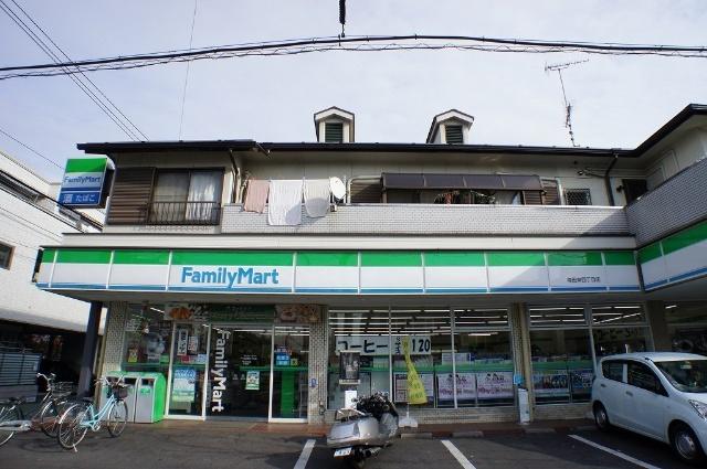 ファミリーマート海田東四丁目店：144m