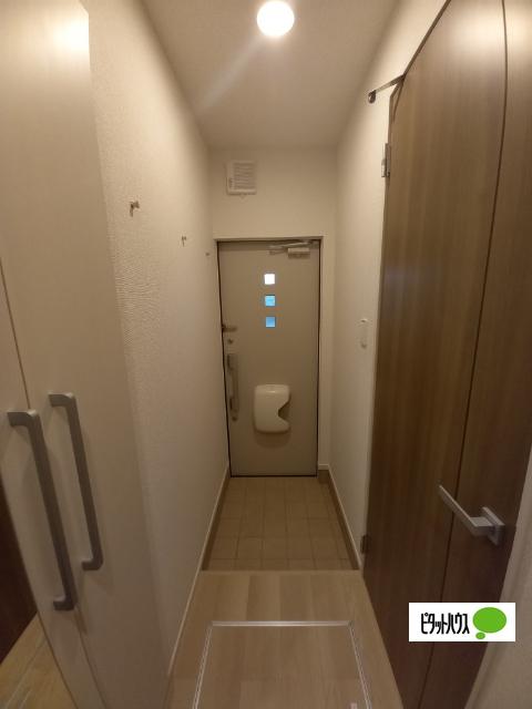 東根市本町アパート 玄関