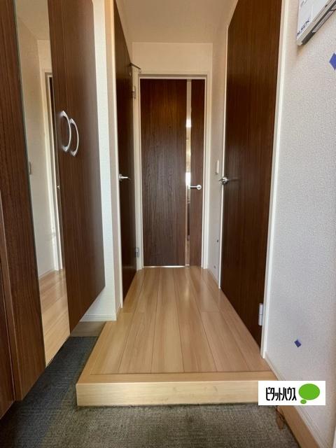 東根市一本木アパート 玄関