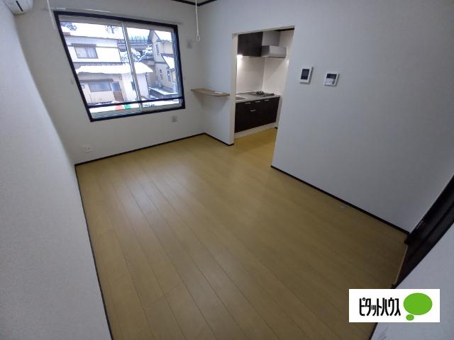 東根市神町南アパート リビング