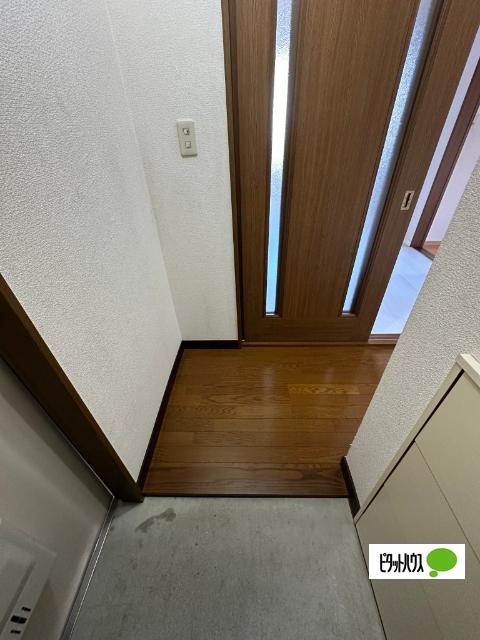 東根市温泉町アパート 玄関