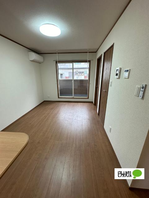 東根市大字野田アパート リビング