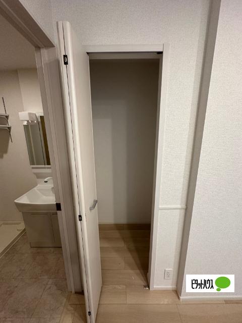 東根市神町西アパート 収納