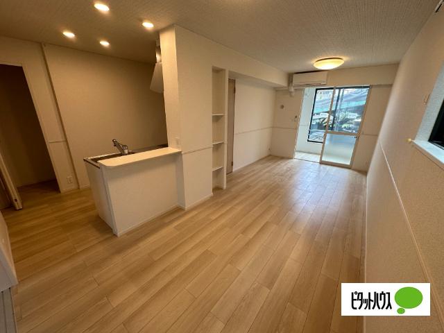 東根市神町西アパート リビング