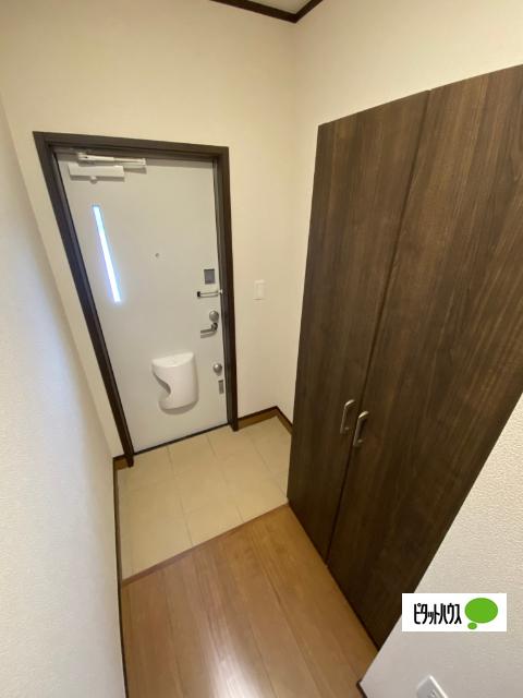 東根市神町北アパート 玄関