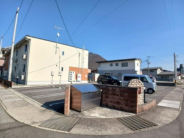 カーサ・ソレアード（104） 駐車場