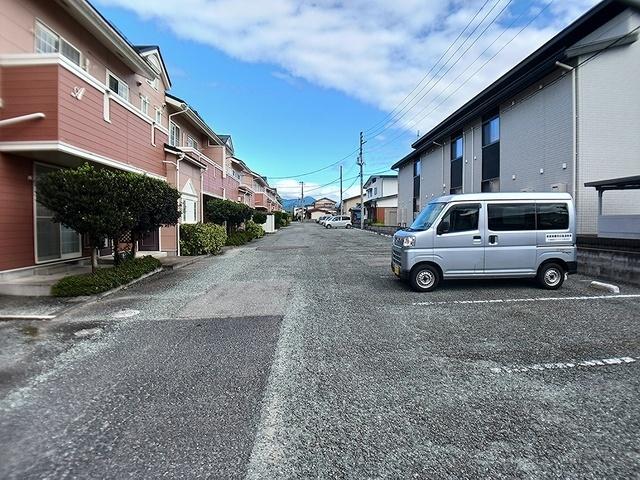 メゾンプロムナードＡ（121） 駐車場