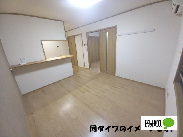 東根市大字蟹沢アパート リビング