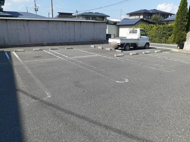 メゾン早坂　弐番館（202） 駐車場