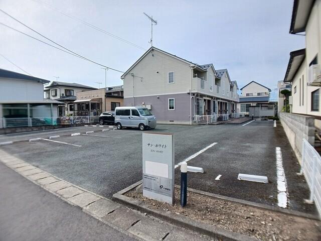 サンホワイト（202） 駐車場