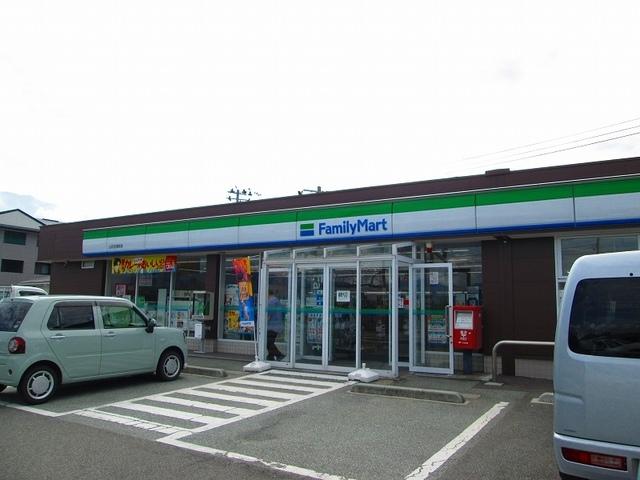 ファミリーマート山形空港前店：780m