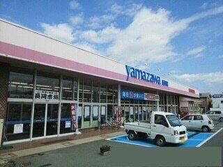 ファミリーマート：170m