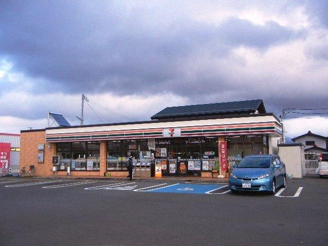セブンイレブン寒河江市役所前店（コンビニ）：775m