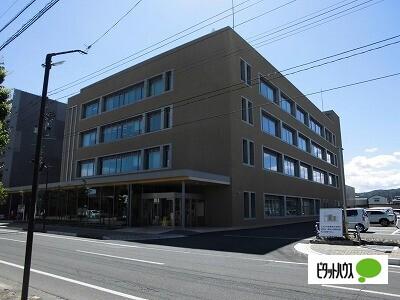 河北町役場：918m