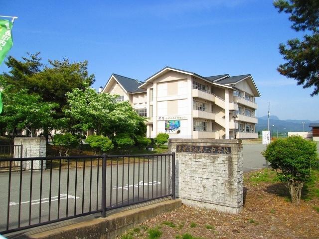 東根市立第二中学校：1910m