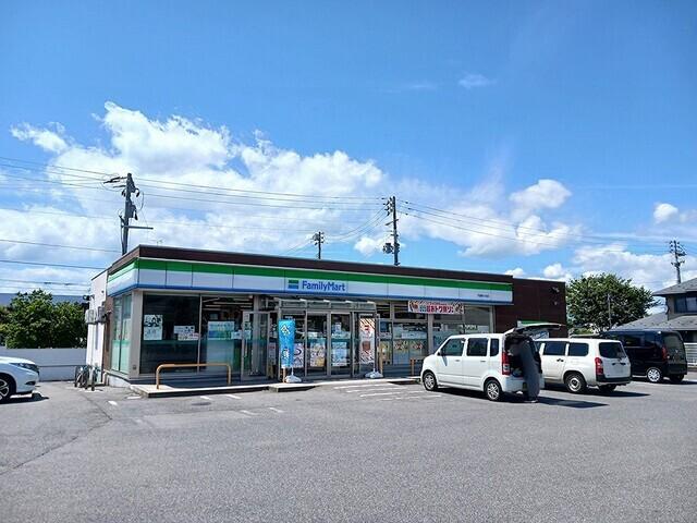 ファミリーマート：311m