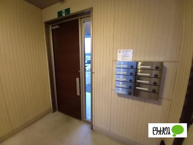 東根市神町西アパート エントランス