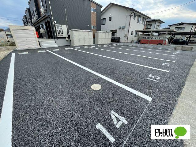 天童市久野本アパート 駐車場