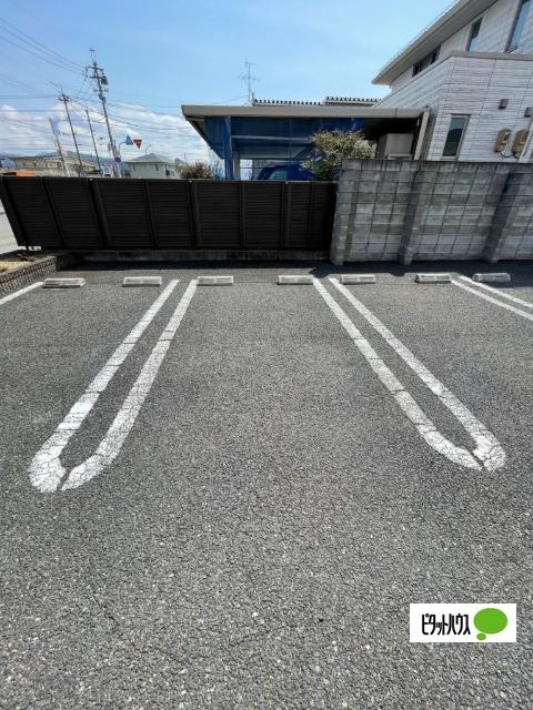 東根市中央アパート 駐車場