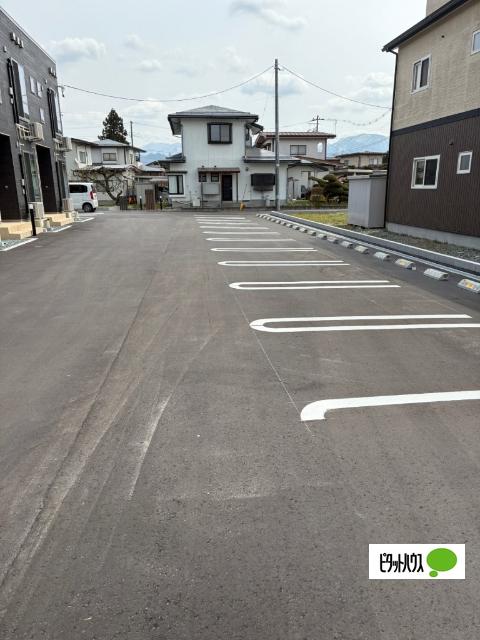 天童市大字長岡アパート 駐車場