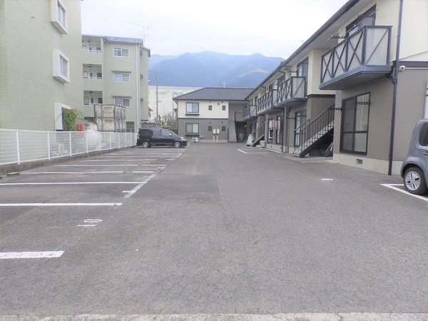 ヴィラ・ハピネスC（206） 駐車場